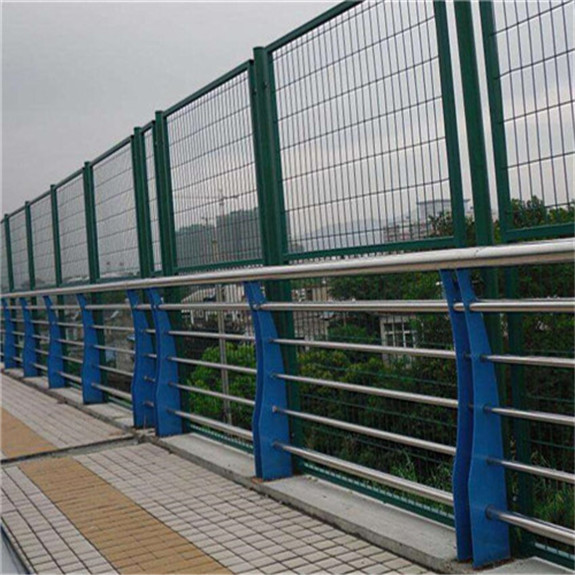公路防撞不銹鋼護(hù)欄